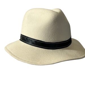 COUNTER-FIT ivory felt fedora with very dark navy or black ribbon one size